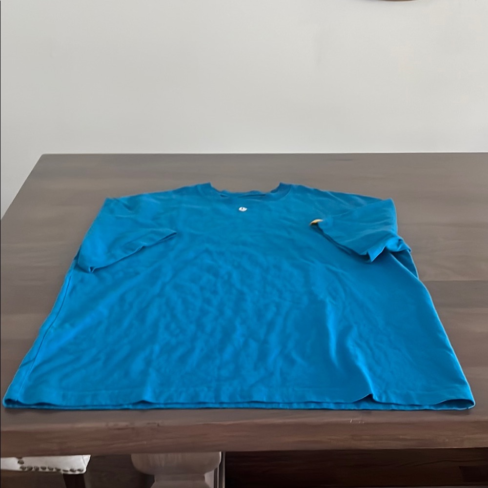 THE YELLOW LABEL Men's Vibrant Blue Short Sleeve Tee Sz L NWOT